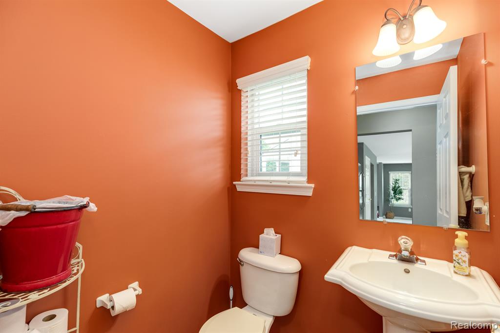 1018 SHETLAND Drive, South Lyon, MI 48178 — Photo 25