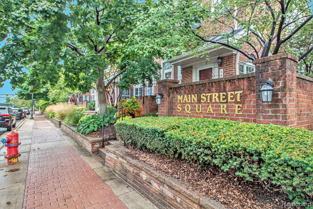 131 W KENILWORTH Avenue, Royal Oak, MI 48067 — Photo 25