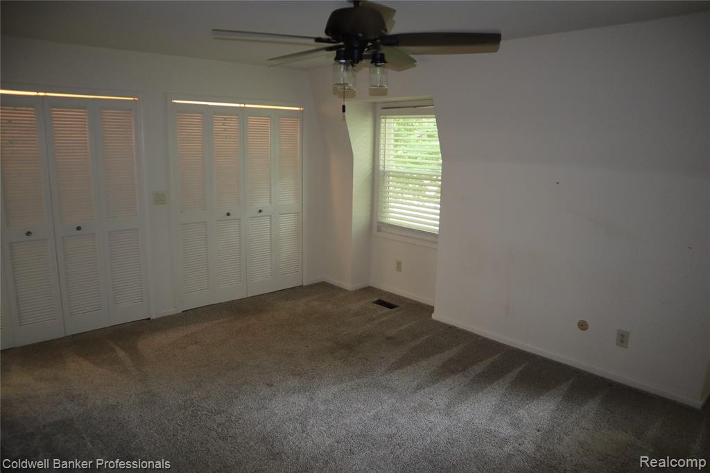 5435 S Sycamore Drive, Burton, MI 48509 — Photo 28
