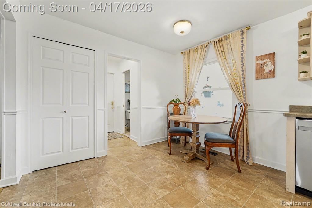 717 Sandstone Drive, Rochester Hills, MI 48309 — Photo 14