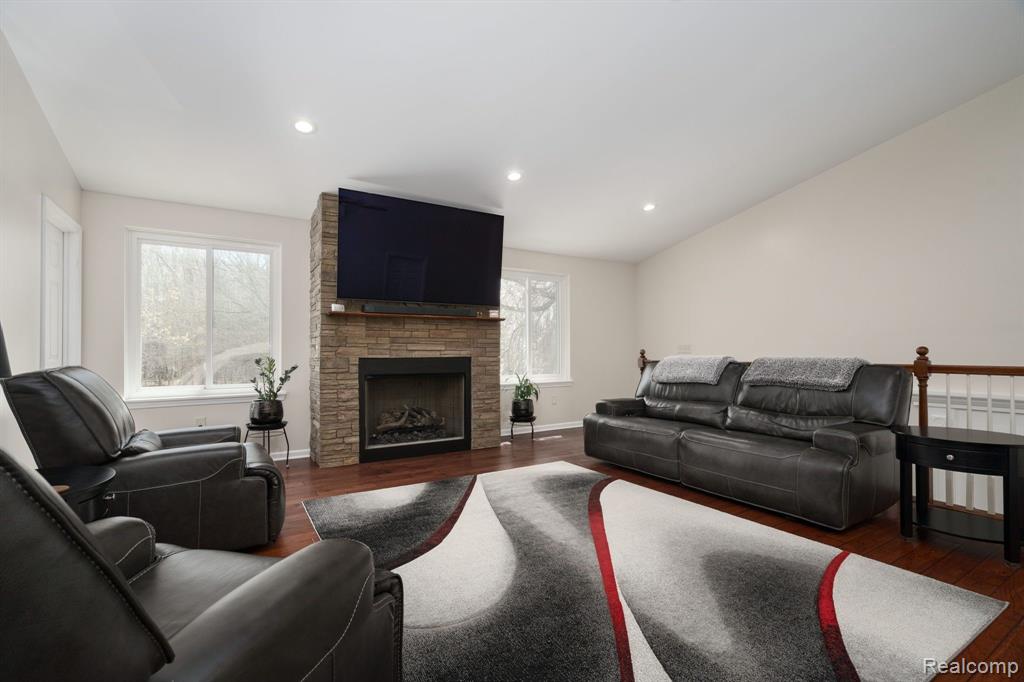 8660 SARGENT Road, Fowlerville, MI 48836 — Photo 16