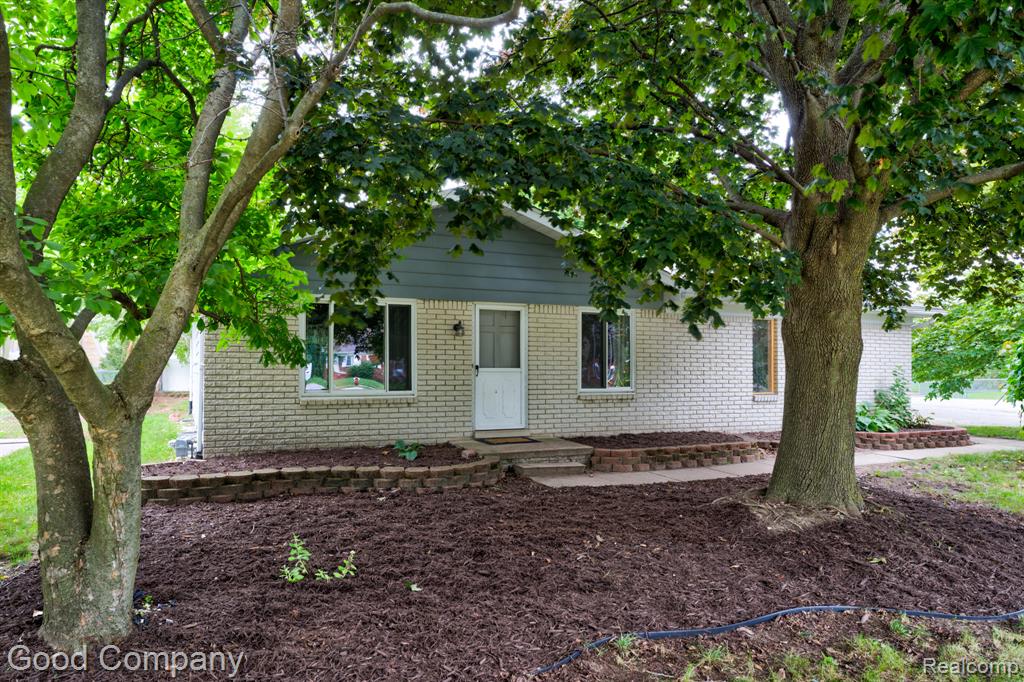 47051 Burton Drive, Shelby Twp, MI 48317
