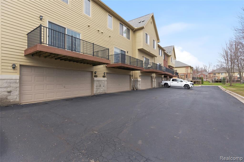 53106 Celtic Drive, Utica, MI 48315 — Photo 32