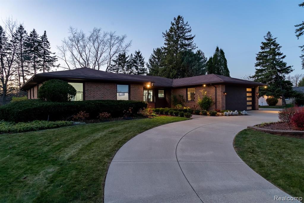 6865 FREDMOOR Drive, Troy, MI 48098 — Photo 46