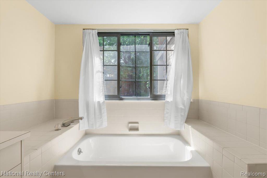 37224 BRENTWOOD Circle, Farmington Hills, MI 48331 — Photo 20