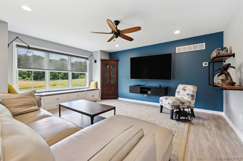 4711 Fenton Road, Hartland, MI 48353 — Photo 9