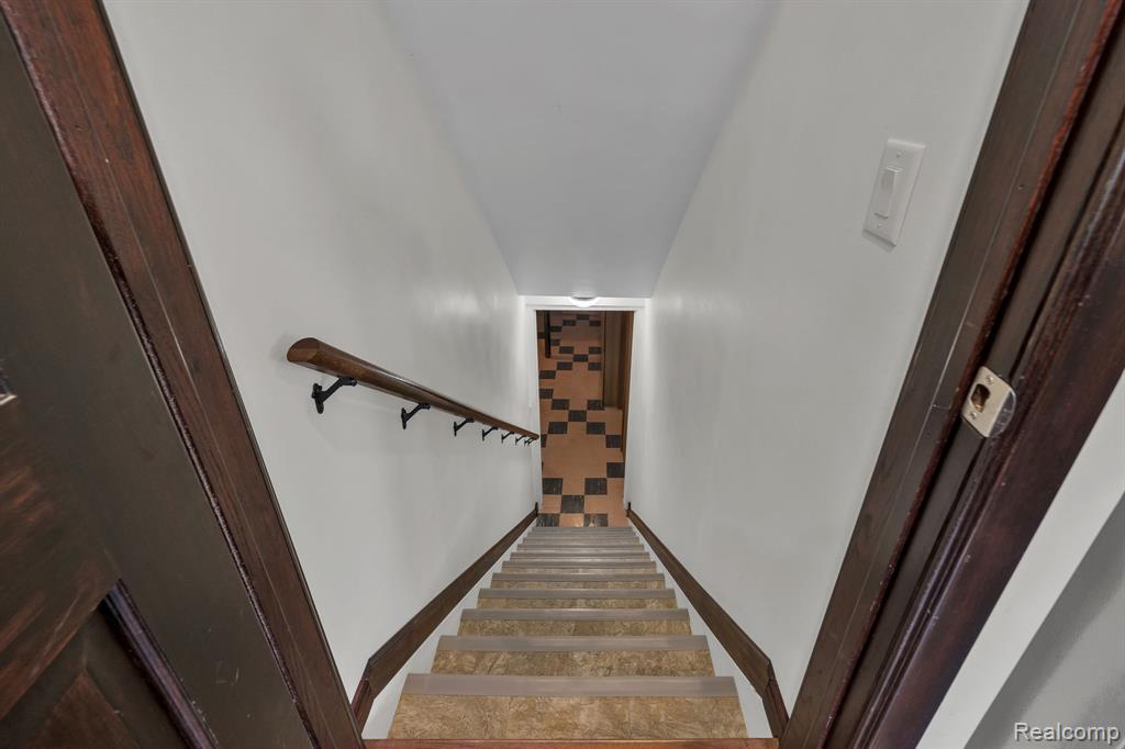 26637 Clairview Drive, Dearborn Heights, MI 48127 — Photo 32