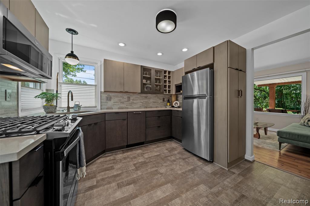 4379 Cedar Avenue, West Bloomfield, MI 48323 — Photo 11