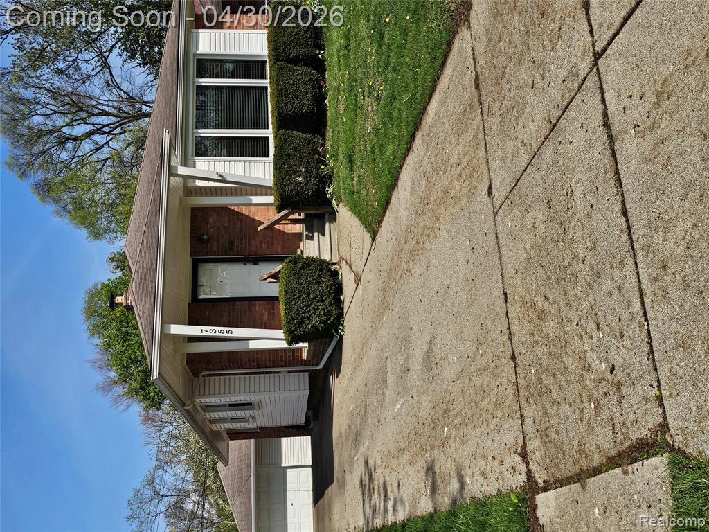 7355 W Frumin Court, Westland, MI — Photo 2