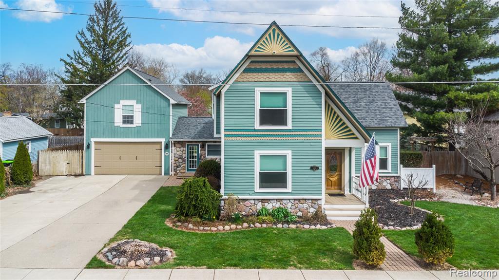 208 W Rockwell Street, Fenton, MI 48430 — front exterior