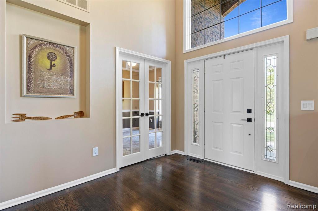 8978 WOODLORE SOUTH Drive, Plymouth, MI 48170 — Photo 13