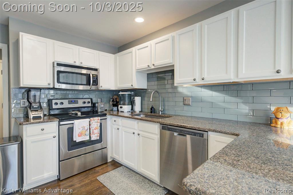 988 Calpernia, Wixom, MI 48393 — Photo 14