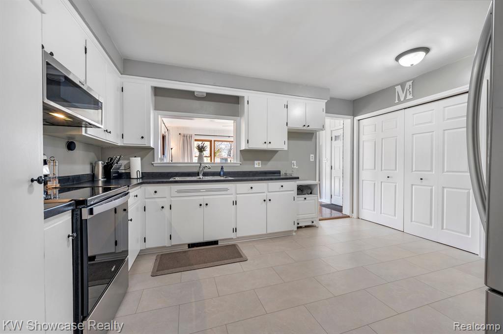 8634 GOLFSIDE Drive, Commerce Twp, MI 48382 — Photo 15
