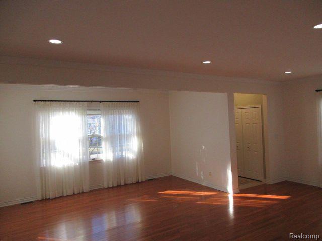 110 N 1ST Street, Holly, MI 48442 — Photo 6