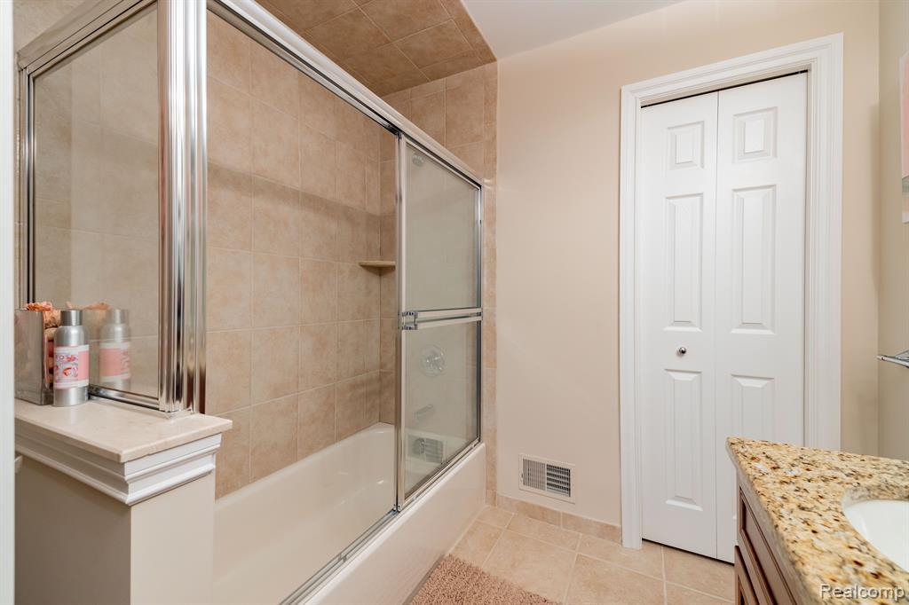 6458 ENCLAVE Drive, Clarkston, MI 48348 — Photo 49