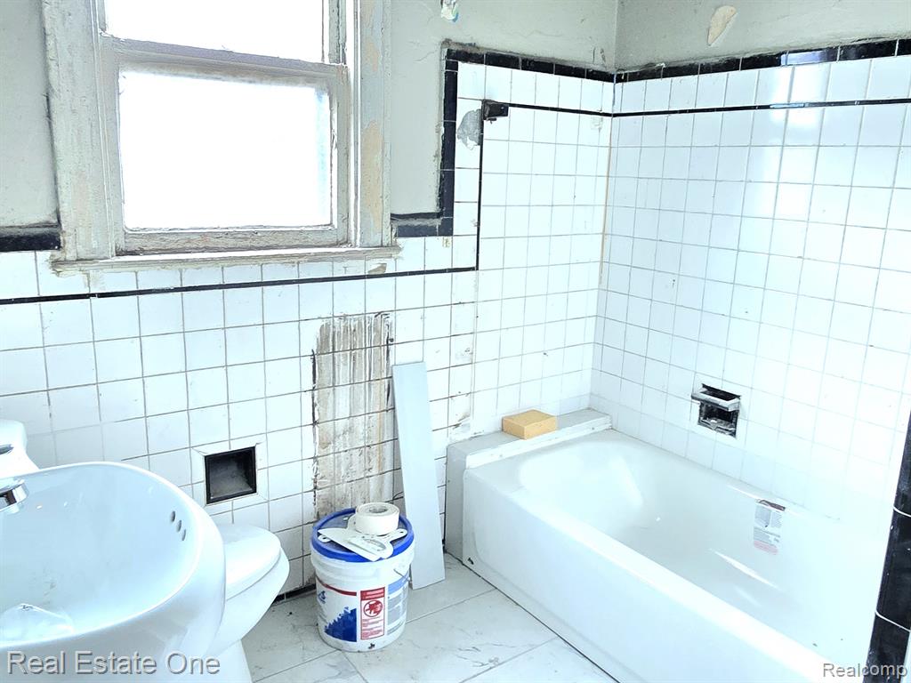10259 W FORT Street, Detroit, MI 48209 — Photo 7