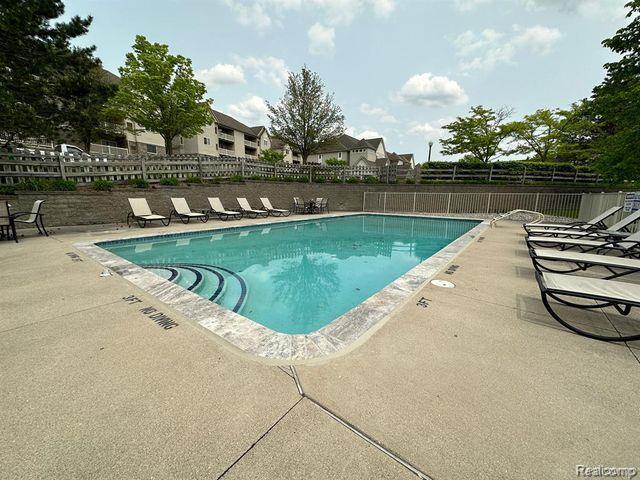 867 Amanda Lane, Pontiac, MI 48340 — Photo 17