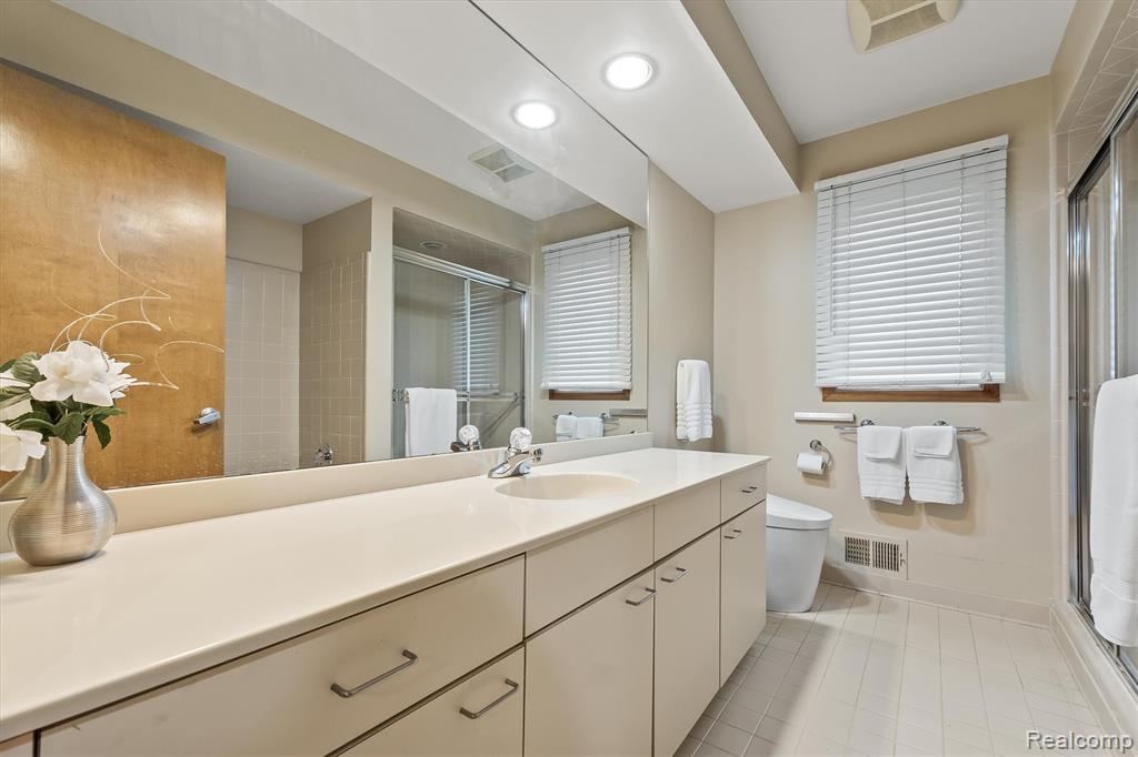 4771 Mada Court, West Bloomfield, MI — Photo 19