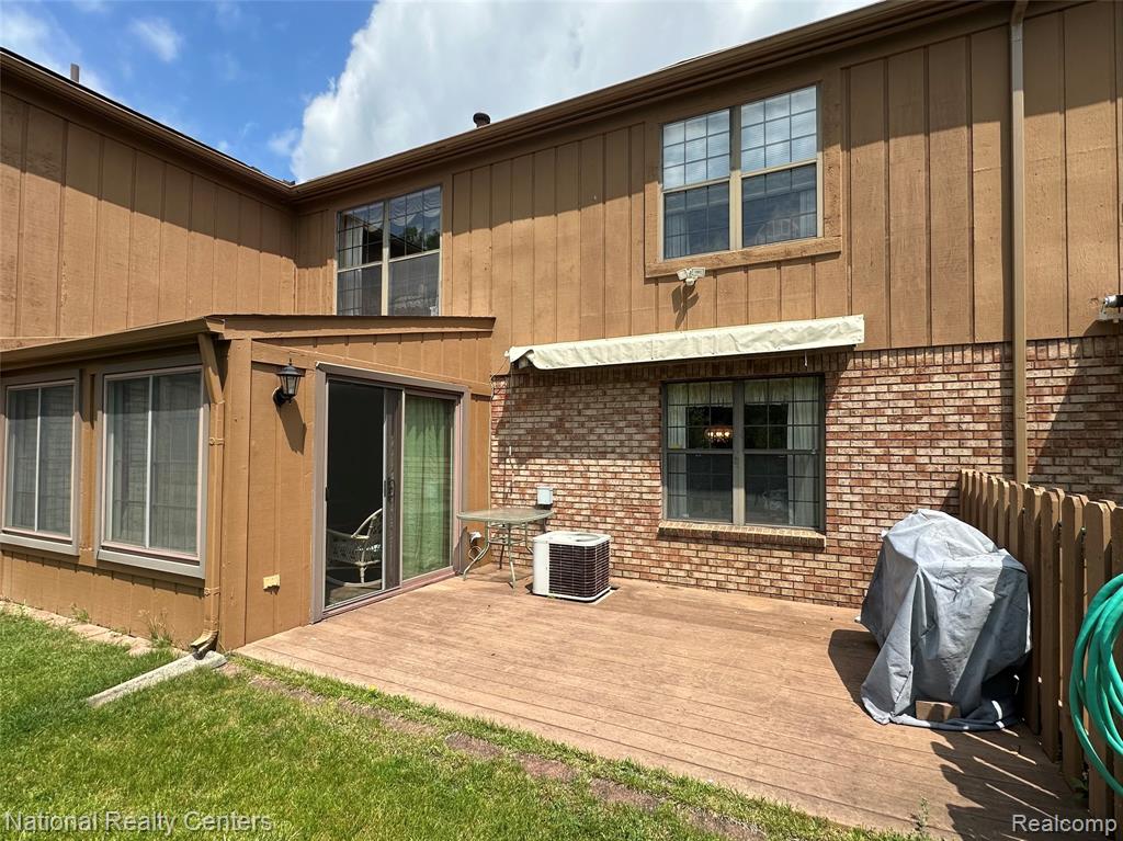12104 Lexington Drive, 3, South Lyon, MI 48178 — Photo 3