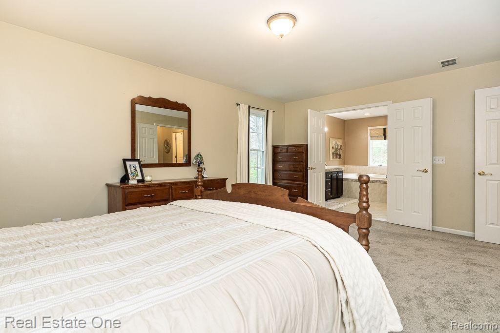 9079 TWIN OAKS, Flushing, MI 48433 — Photo 18
