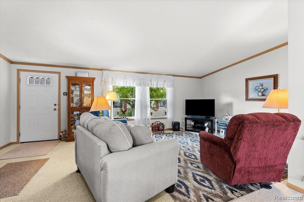 11092 Indianwood Court, South Lyon, MI 48178 — Photo 4