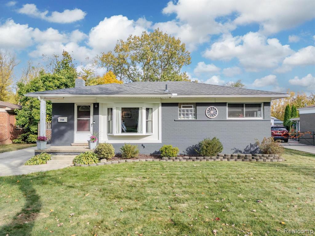 732 SQUIRE Lane, Milford, MI 48381 — front exterior