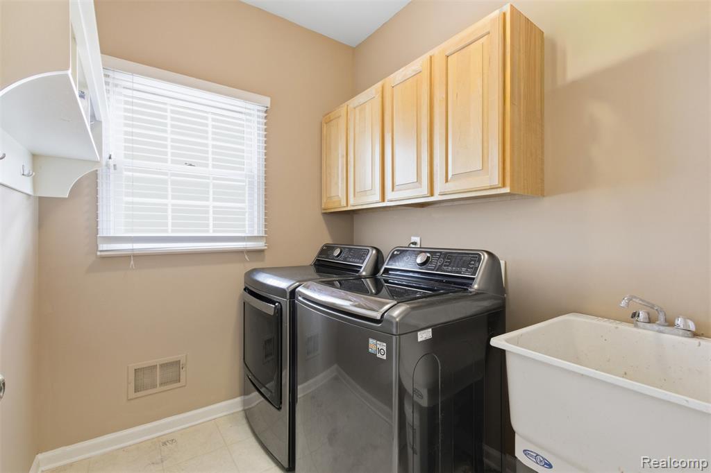 5139 Birkdale Drive, Commerce Twp, MI 48382 — Photo 10