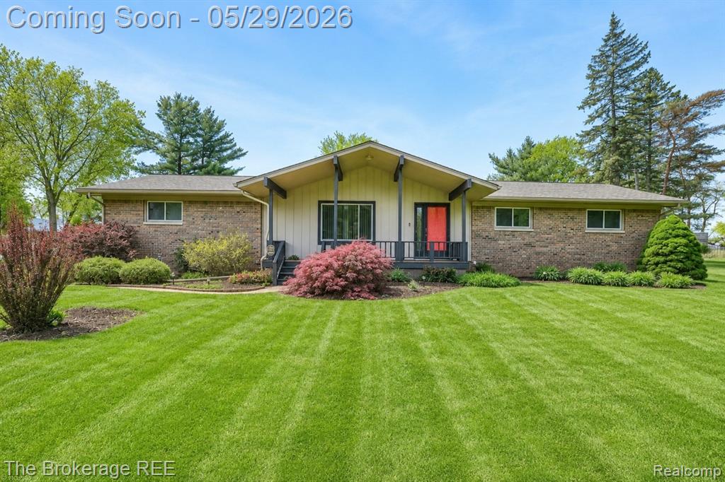 6933 Hubbard Hills Drive, Clarkston, MI 48348 — Photo 2