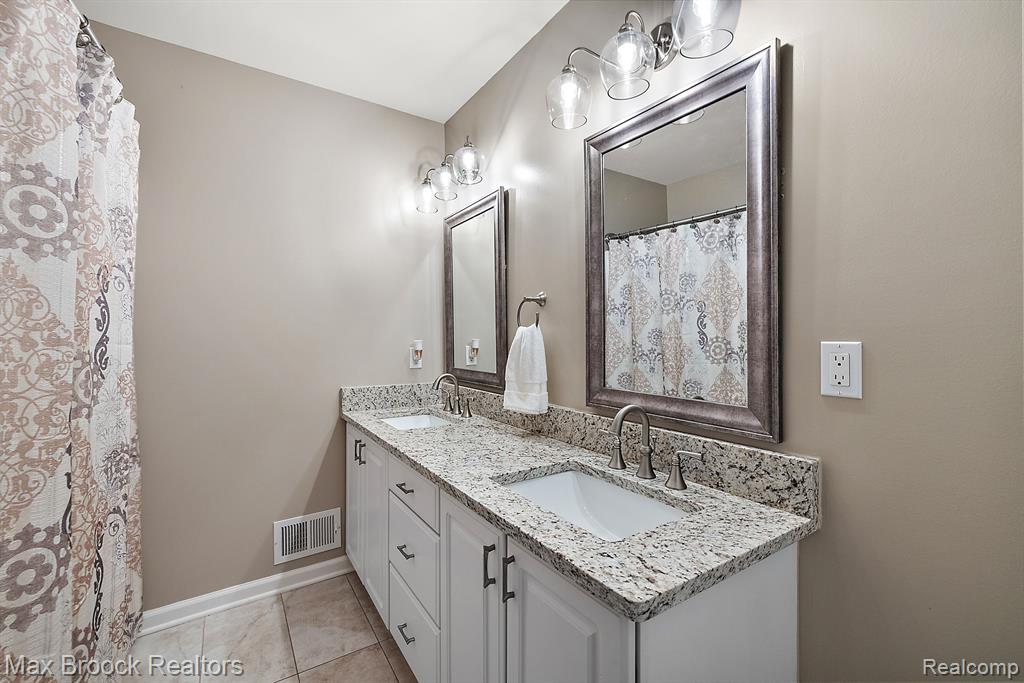4536 SEDONA Drive, Clarkston, MI 48348 — Photo 29