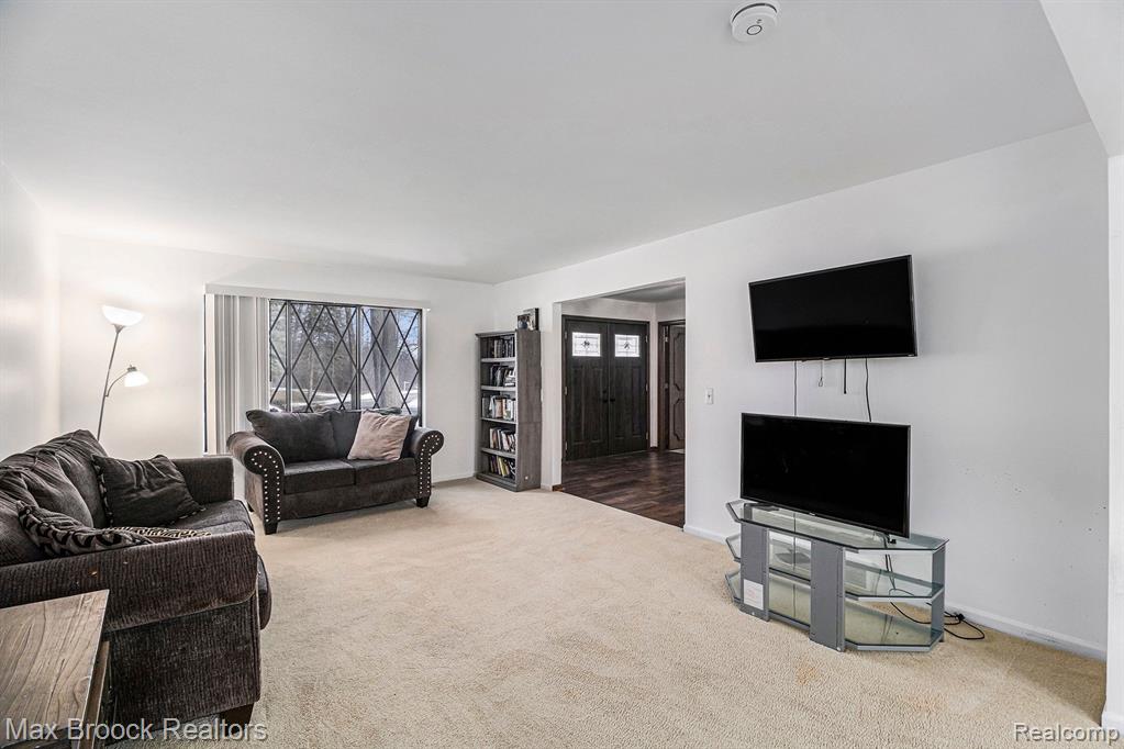 5962 CHERRY CREST Drive, West Bloomfield, MI — Photo 9