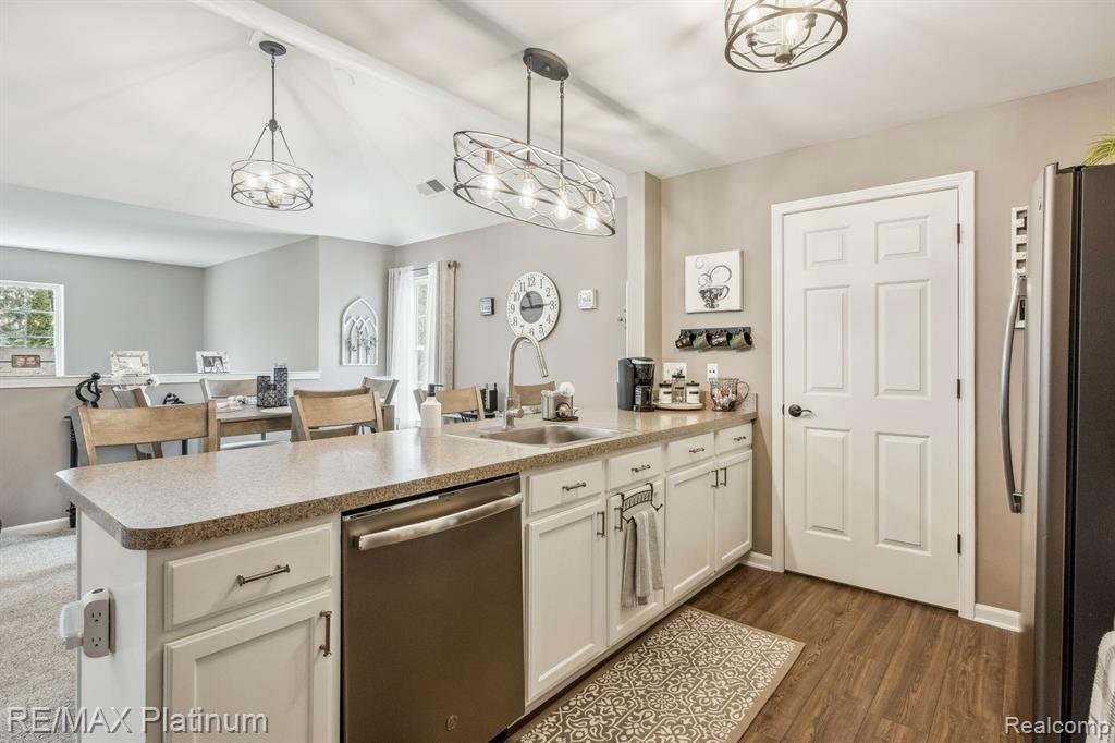 3072 KNEELAND Circle, Howell, MI 48843 — Photo 7