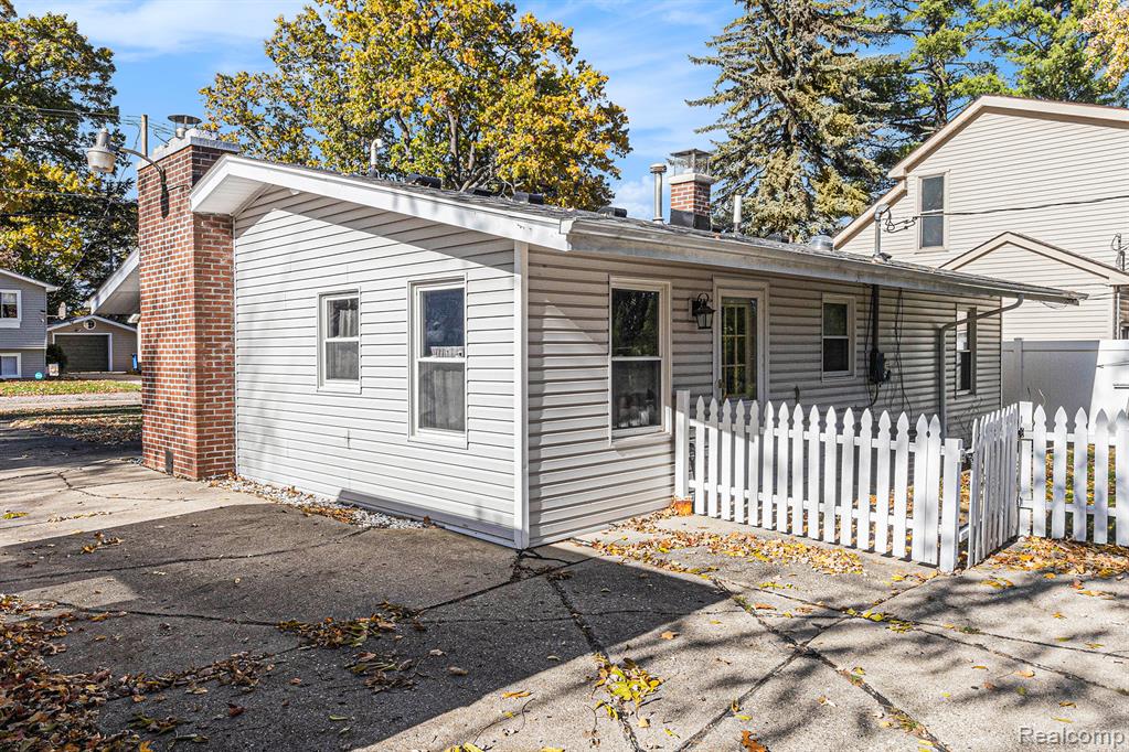 941 Marvell Place, Waterford, MI 48327 — Photo 21