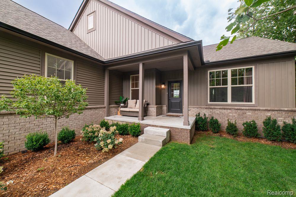 10497 GRANDVIEW Drive, Goodrich Vlg, MI — Photo 2