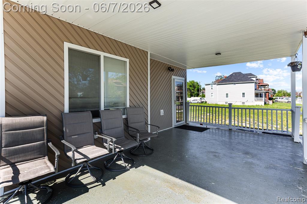 4686 Pacific Street N - Photo 4