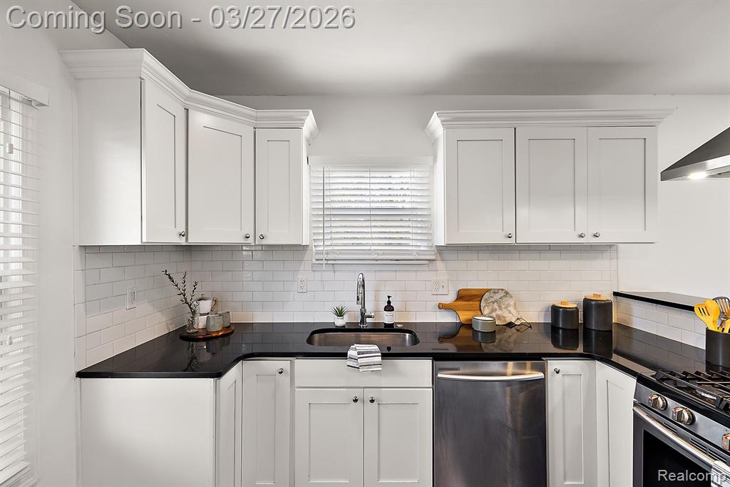 2552 Beals Street, Detroit, MI 48214 — Photo 13