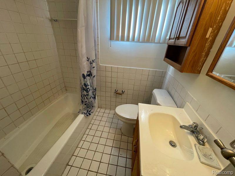 59 W HARWOOD Avenue, Madison Heights, MI 48071 — Photo 8