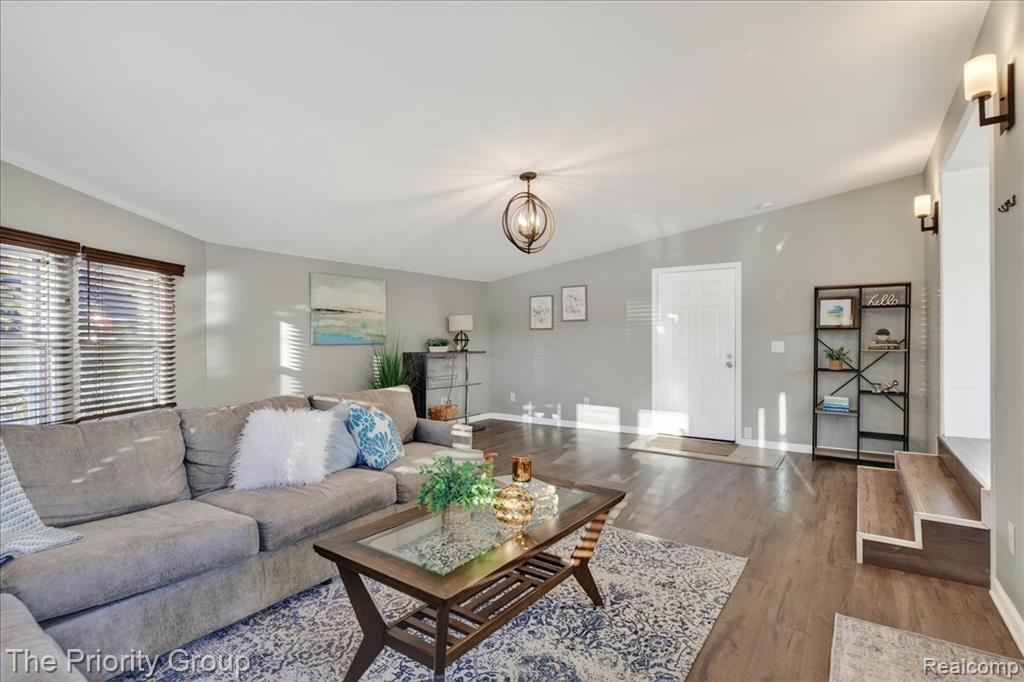 636 Lakeview Drive, White Lake, MI — Photo 38