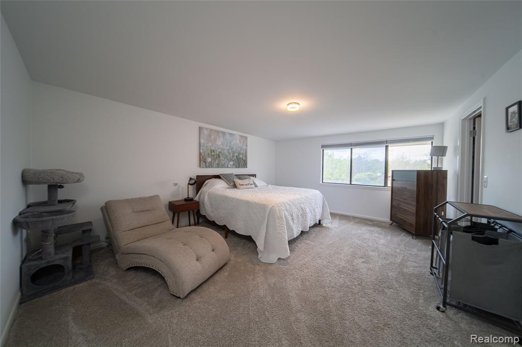 5590 Hillcrest Circle W, West Bloomfield, MI — Photo 13