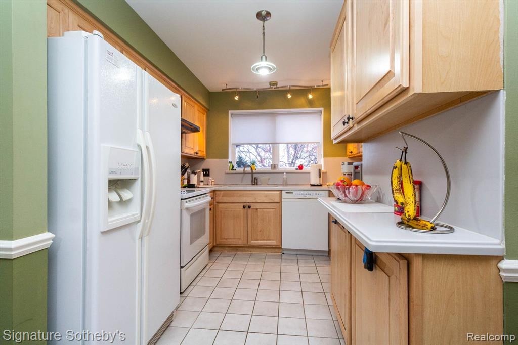 424 Oak Run Court, 11, Royal Oak, MI 48073 — Photo 18