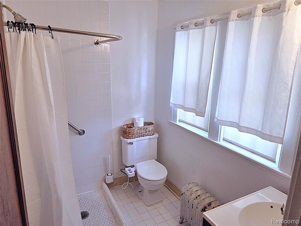 205 E Iroquois Road, Pontiac, MI 48341 — Photo 17