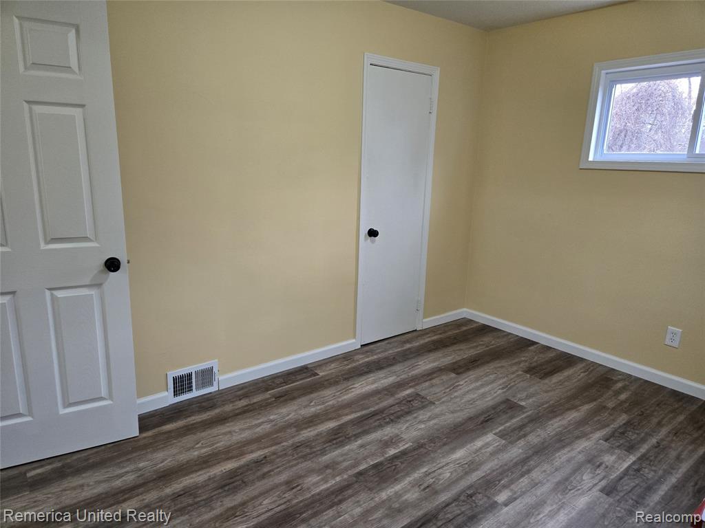 24677 PURITAN, Redford, MI 48239 — Photo 8