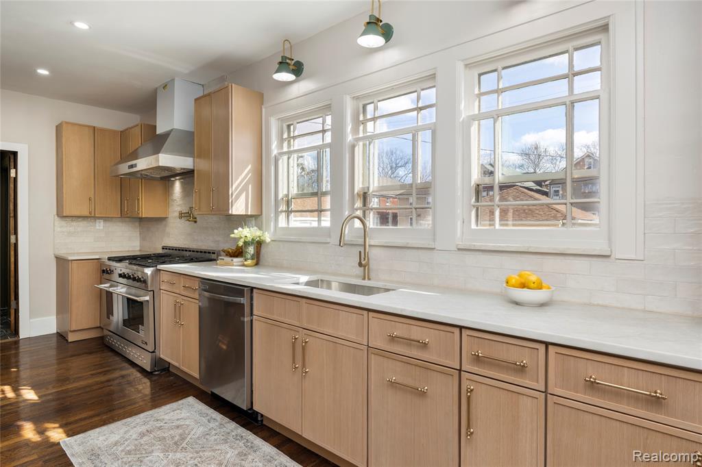 2295 Atkinson Street, Detroit, MI 48206 — Photo 32