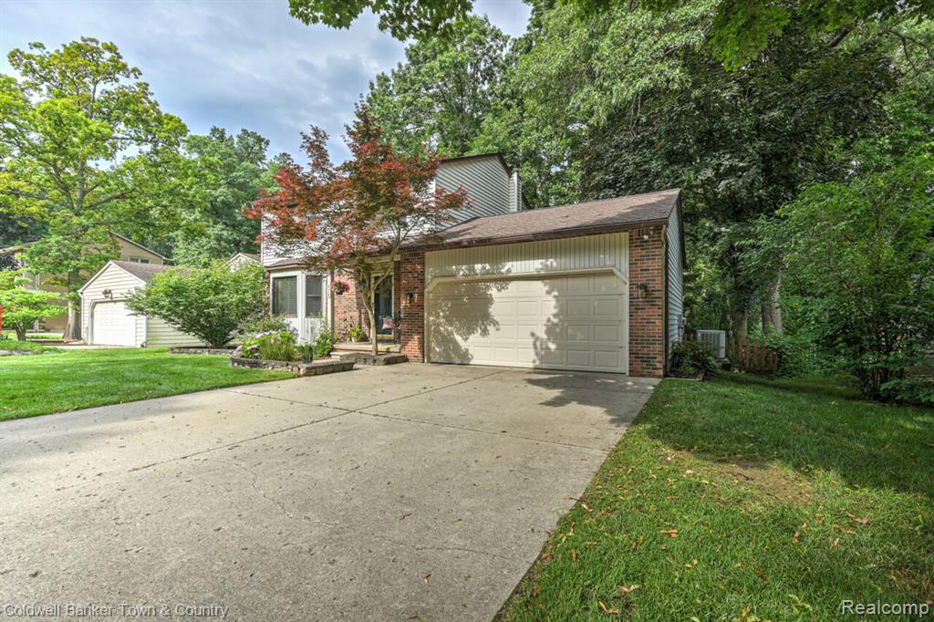 978 Oak Ridge Circle, Brighton, MI 48116 — Photo 44