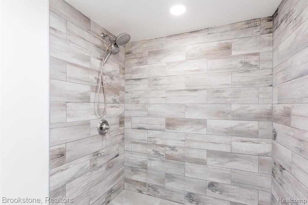 406 5TH Street, Fenton, MI 48430 — Photo 33