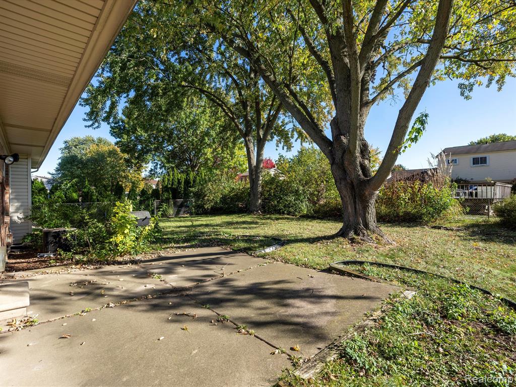 42909 LOMBARDY Drive, Canton, MI 48187 — Photo 23