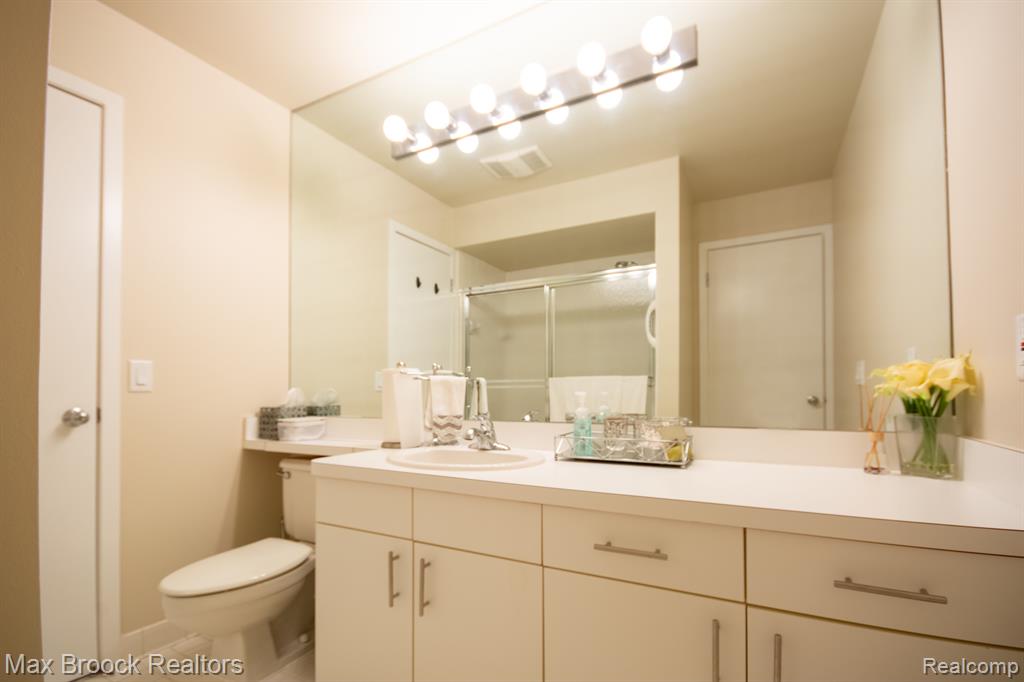 6620 RIDGEFIELD Circle, 204, West Bloomfield, MI — Photo 15