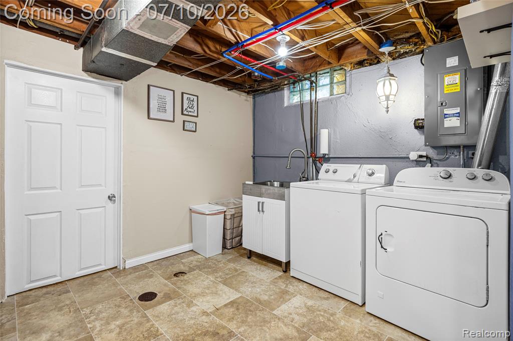 8561 Liberty Boulevard, Westland, MI — Photo 40