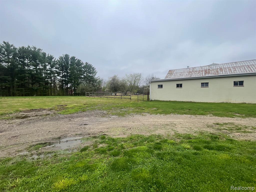 8261 Fenton Road, Grand Blanc, MI 48439 — Photo 11