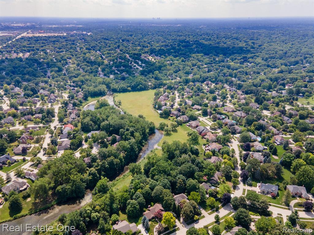 4794 RIVERS EDGE Drive, Troy, MI 48098 — Photo 57