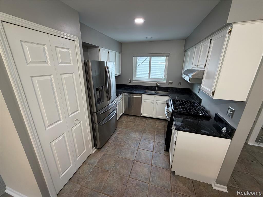 24489 Riverview Lane, Novi, MI — Photo 2